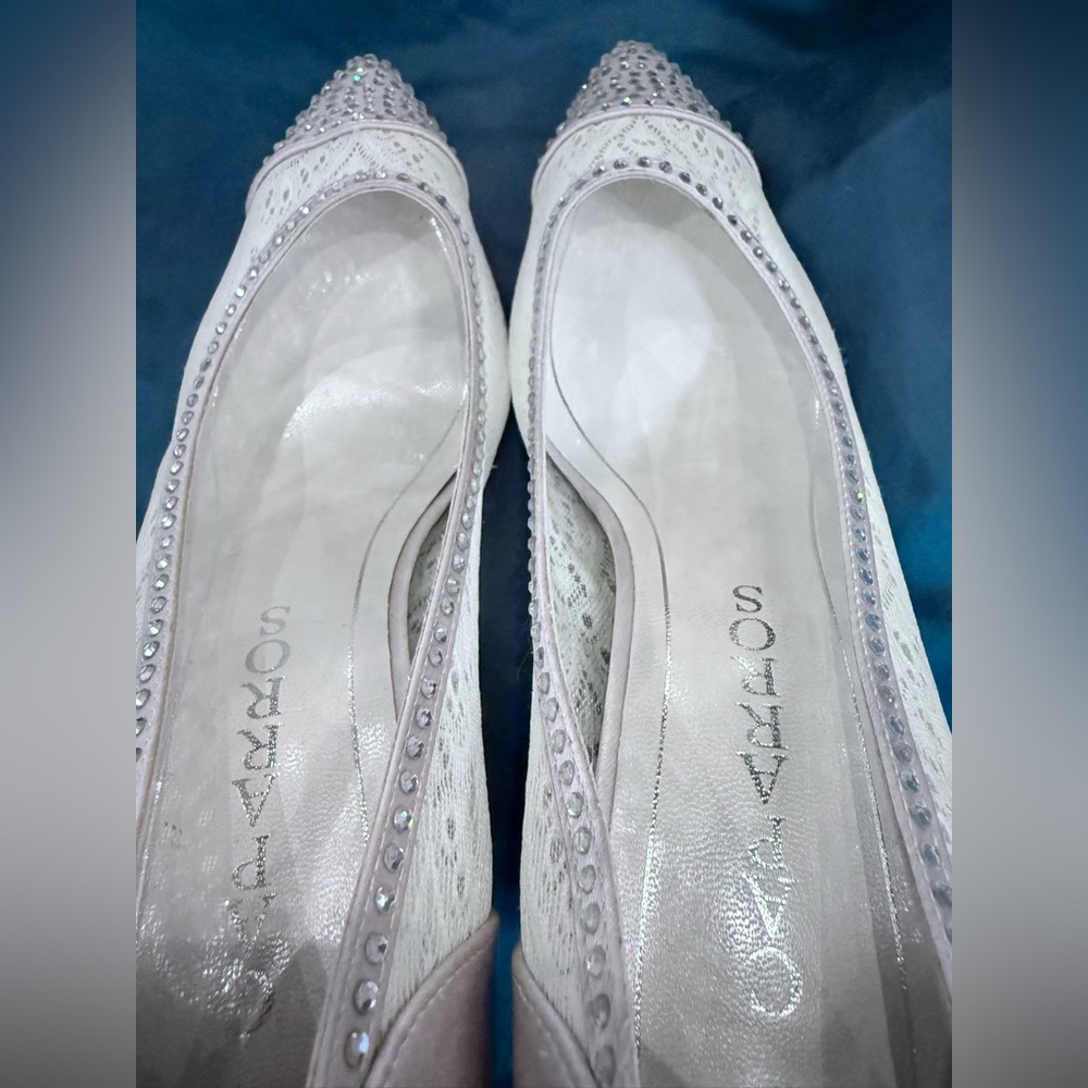 NWT Caparros Light Ivory Embellished Heels with Rhinestones & Lace - Picture 4 of 5